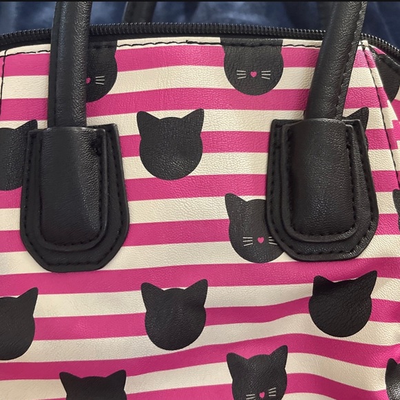 Luv Betsey by Betsey Johnson purse.size are 10" wide x 7" tall x 5" - Picture 10 of 10